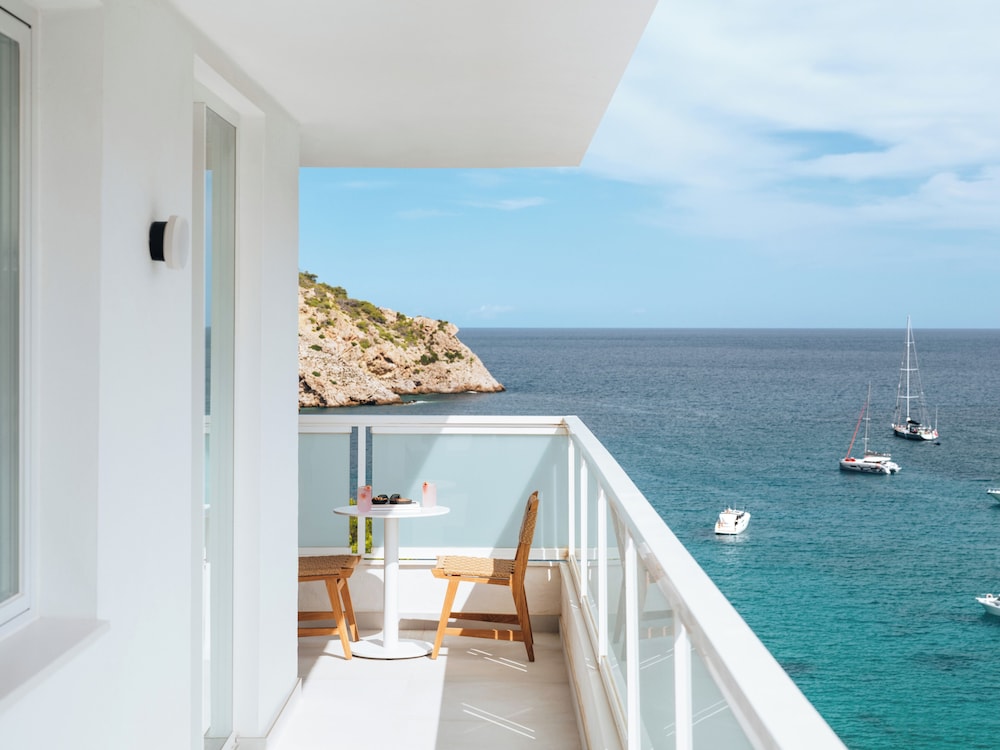 Panoramic suite, Sea View del hotel Mondrian Ibiza