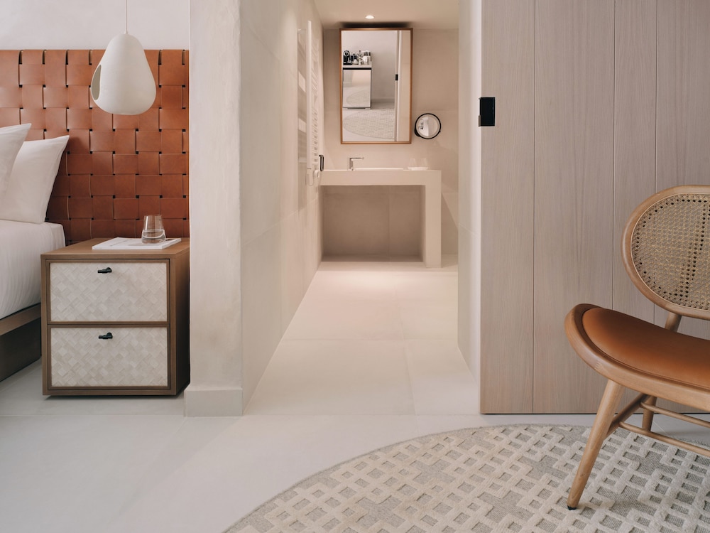 DELUXE king, accesible del hotel Mondrian Ibiza. Foto 1