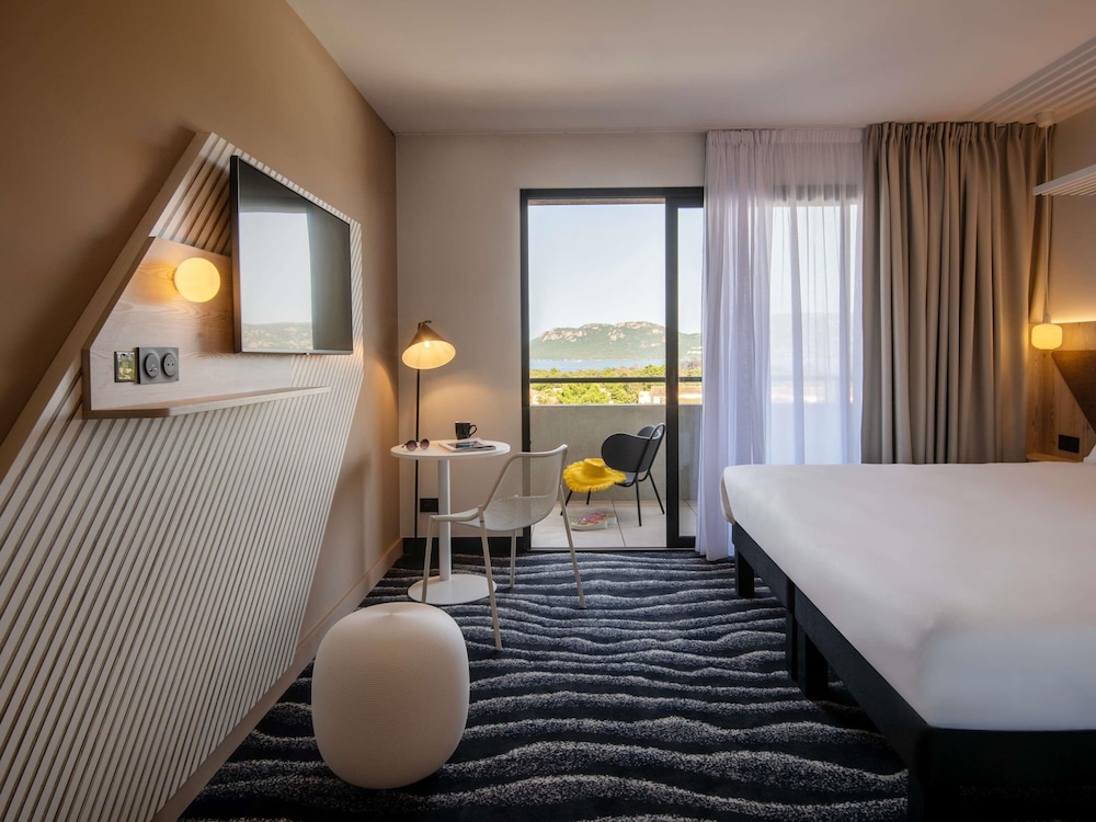 Habitación Estándar con balcón - 1 cama doble del hotel ibis Styles Porto Vecchio