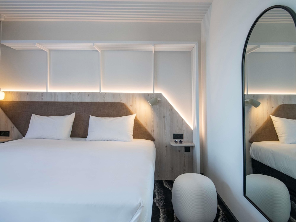 Habitación Estándar con balcón - 1 cama doble del hotel ibis Styles Porto Vecchio. Foto 6