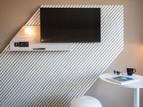 Habitación Premium con Balcón, Vistas al Mar - 1 Cama Doble del hotel ibis Styles Porto Vecchio. Foto 3