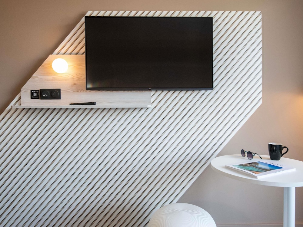 Habitación Estándar con Balcón - 2 Camas Individuales del hotel ibis Styles Porto Vecchio. Foto 4