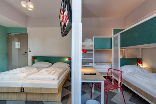 Habitación de 5 camas del hotel MEININGER Paris Porte de Vincennes