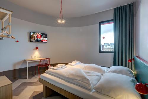 Habitación Doble - 2 camas del hotel MEININGER Paris Porte de Vincennes. Foto 2