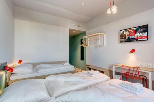 Habitación Triple del hotel MEININGER Paris Porte de Vincennes. Foto 2