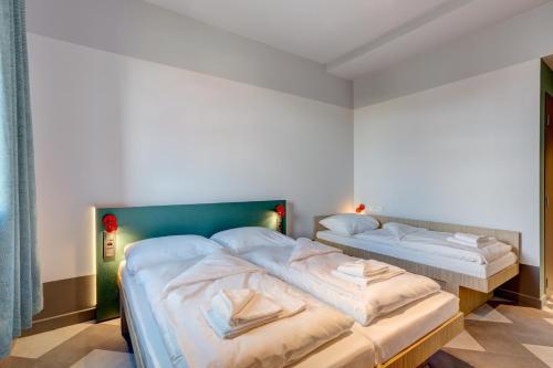 Habitación Triple del hotel MEININGER Paris Porte de Vincennes. Foto 3