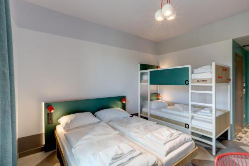 Habitación cuádruple del hotel MEININGER Paris Porte de Vincennes. Foto 2
