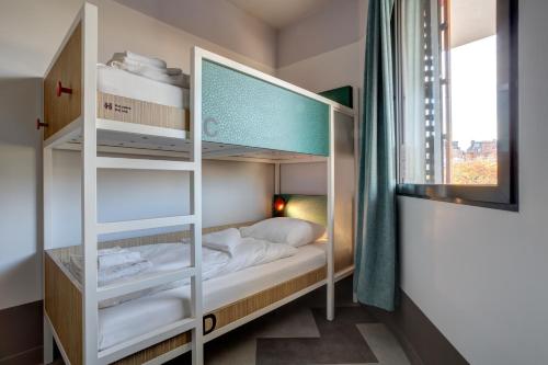 Cama en habitación compartida mixta de 4 camas del hotel MEININGER Paris Porte de Vincennes. Foto 4
