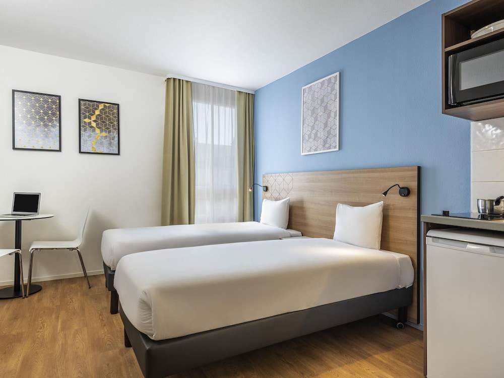Habitación tipo estudio con 2 camas individuales del hotel Adagio Access Paris Quai D'ivry. Foto 1