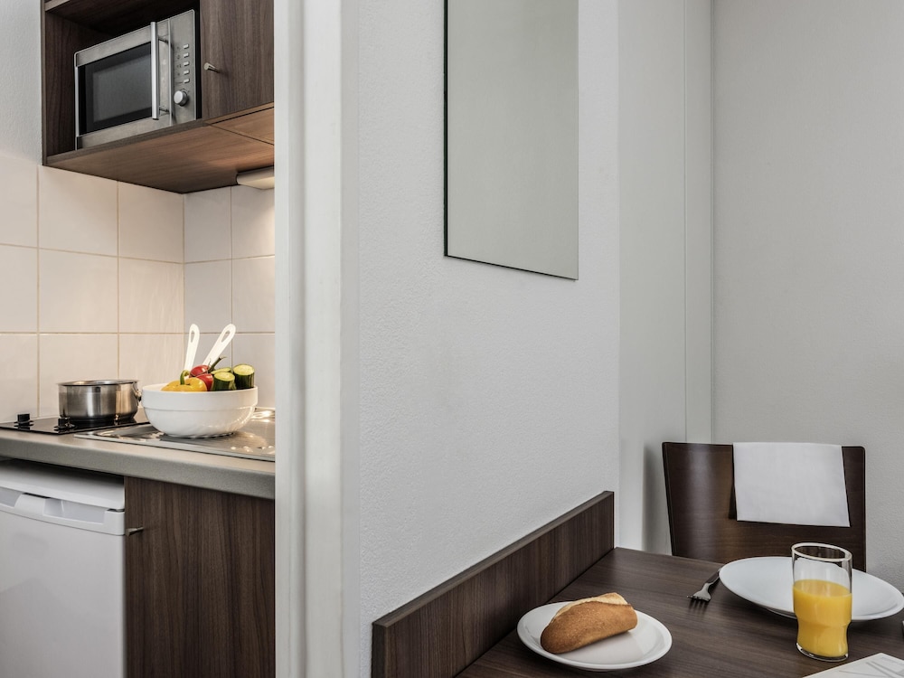 Habitación tipo estudio con 2 camas individuales del hotel Adagio Access Paris Quai D'ivry. Foto 2