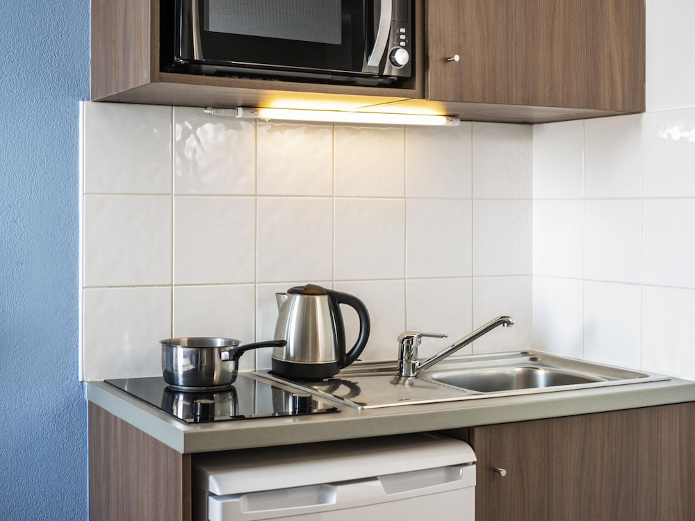 Habitación tipo estudio con 2 camas individuales del hotel Adagio Access Paris Quai D'ivry. Foto 8