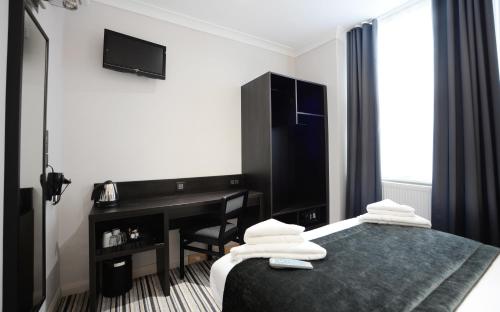 Habitación Doble con aseo privado y ducha - 2 camas del hotel The 29 London. Foto 8