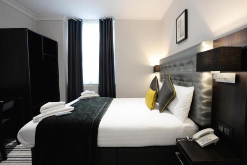 Habitación Cuádruple con aseo y ducha privados del hotel The 29 London. Foto 2