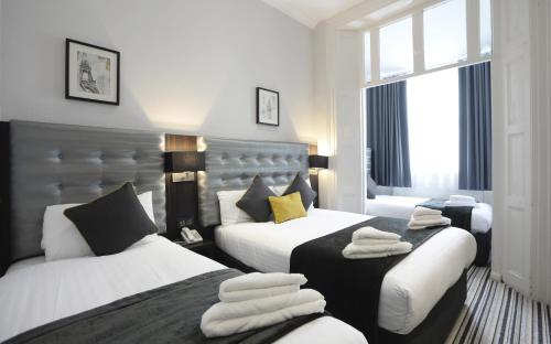 Habitación Cuádruple con aseo y ducha privados del hotel The 29 London. Foto 5
