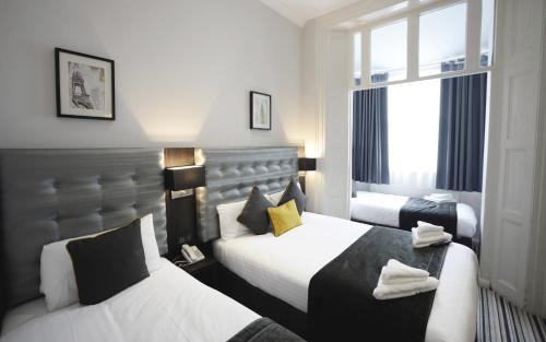 Habitación Cuádruple con aseo y ducha privados del hotel The 29 London. Foto 7