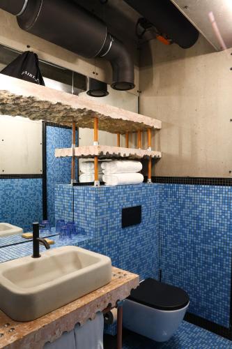 Habitación Cuádruple Estándar del hotel Jam Lisbon. Foto 9