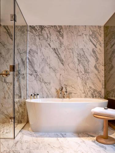Suite Wigmore del hotel The BoTree London, Curio Collection by Hilton. Foto 4