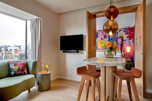 Suite Lane del hotel The BoTree London, Curio Collection by Hilton. Foto 1