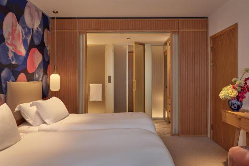Suite Junior Doble - 2 camas del hotel The BoTree London, Curio Collection by Hilton