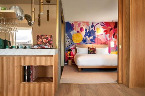 Suite Soho del hotel The BoTree London, Curio Collection by Hilton. Foto 7