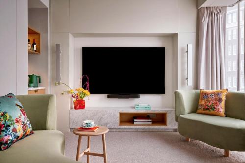 Suite Mayfair del hotel The BoTree London, Curio Collection by Hilton. Foto 2