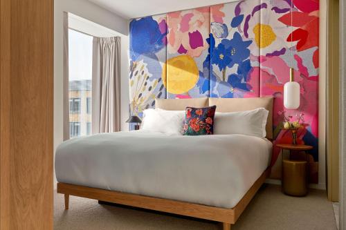 Suite Mayfair del hotel The BoTree London, Curio Collection by Hilton. Foto 5