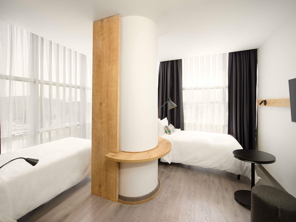 Habitación superior con 2 camas individuales del hotel Ibis Istanbul Airport