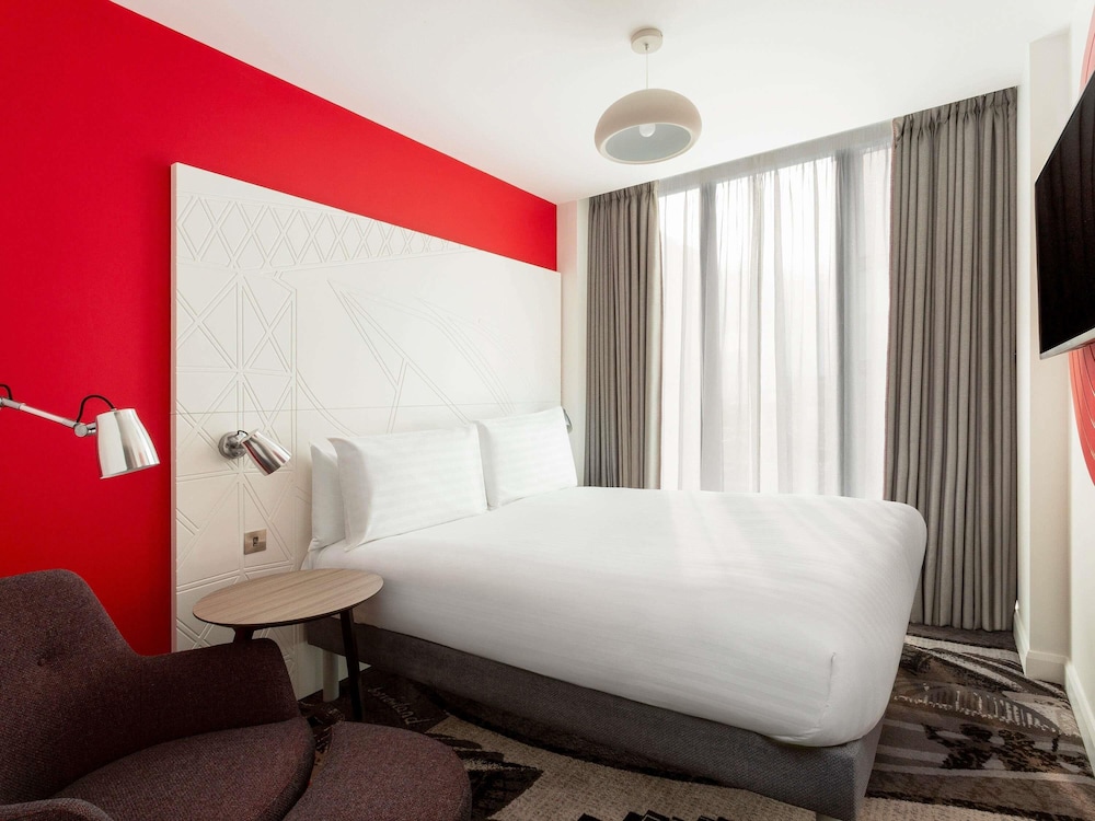 Habitación, 1 cama doble con sofá cama del hotel Ibis Styles Glasgow Central. Foto 3