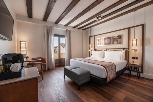 Habitación Deluxe con terraza del hotel Áurea Toledo. Foto 3