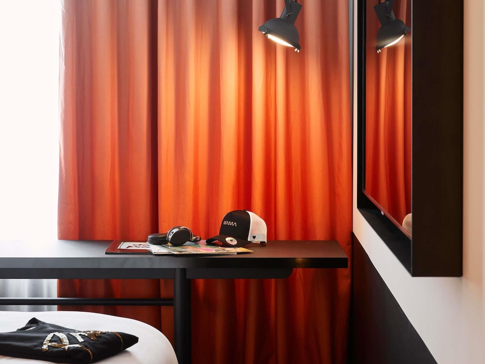 Medium Mama Twin del hotel Mama Shelter Paris La Défense. Foto 4