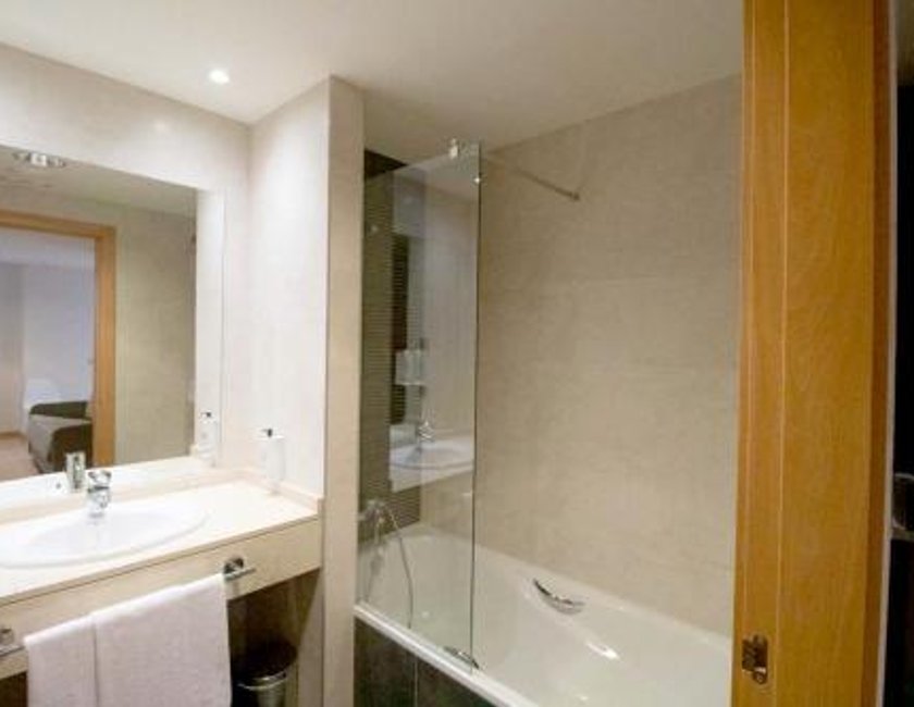Habitación Doble Económica del hotel Alda Valladolid Sur. Foto 1