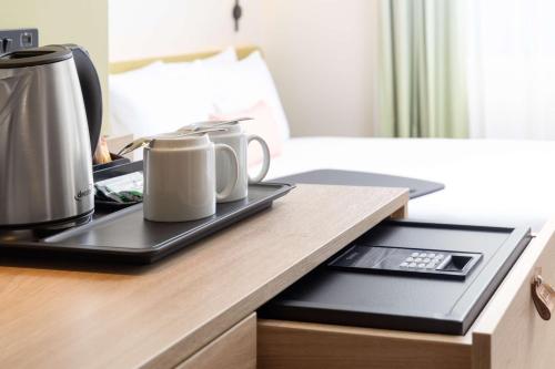 Habitación con cama grande del hotel Hampton By Hilton London Old Street. Foto 26