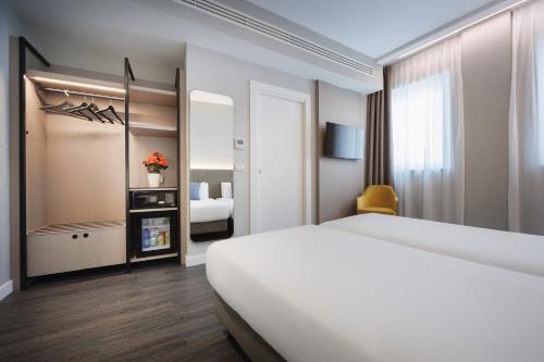 Habitación Doble Estándar - 2 camas del hotel IH Hotels Milano Centrale