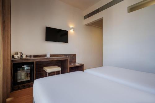 Habitación Doble Económica - 2 camas - Dependance del hotel IH Hotels Milano Centrale. Foto 1