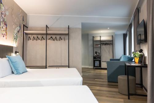 Habitación Doble Superior con 2 camas grandes del hotel IH Hotels Milano Centrale. Foto 10