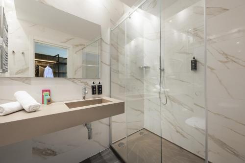 Habitación Doble Estándar del hotel IH Hotels Milano Centrale. Foto 3