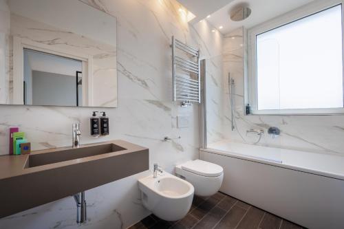 Habitación Doble Estándar del hotel IH Hotels Milano Centrale. Foto 4