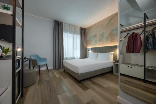 Habitación Doble Estándar del hotel IH Hotels Milano Centrale. Foto 10