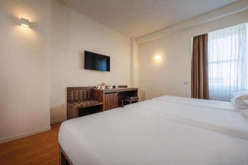 Habitación Triple Económica - Dependance del hotel IH Hotels Milano Centrale. Foto 1