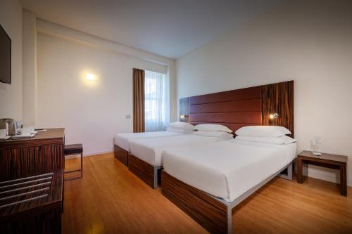 Habitación Triple Económica - Dependance del hotel IH Hotels Milano Centrale. Foto 2