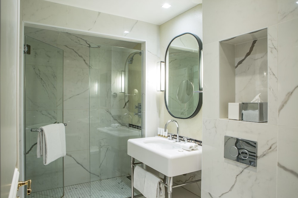 Habitación Deluxe del hotel De la Tamise. Foto 6