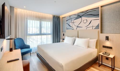 Habitación Doble Estándar del hotel Sercotel Rosaleda Málaga. Foto 1