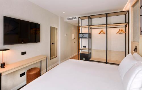 Habitación Doble Estándar del hotel Sercotel Rosaleda Málaga. Foto 3