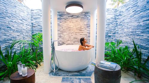 Suite de playa con piscina privada del hotel Joy Island. Foto 9