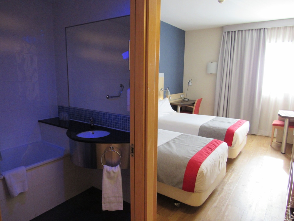 Habitación estándar, 2 camas individuales del hotel Holiday Inn Express Madrid - Getafe, An Ihg. Foto 8