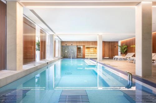 Habitación Doble Estándar con acceso al spa y vistas al mar del hotel Marina Badalona. Foto 1
