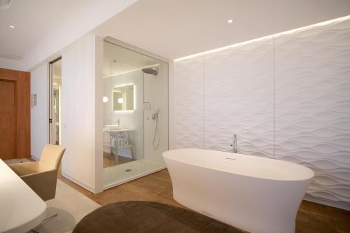 Habitación Doble Privilege con acceso al spa del hotel Marina Badalona. Foto 12