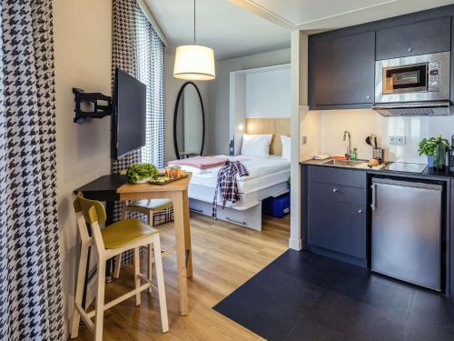 Estudio Triple del hotel Adagio Access Stuttgart Airport Messe. Foto 1