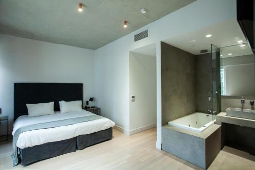 Habitación Triple del hotel Art Suites Korai. Foto 5