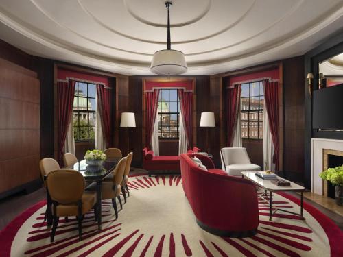 Suite esquinera del hotel Raffles London at The OWO. Foto 5